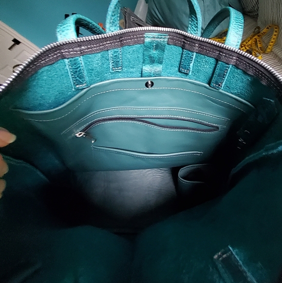 Turquoise bison leather zip tote bag with laptop pocket/cup holder - Picture 7 of 15